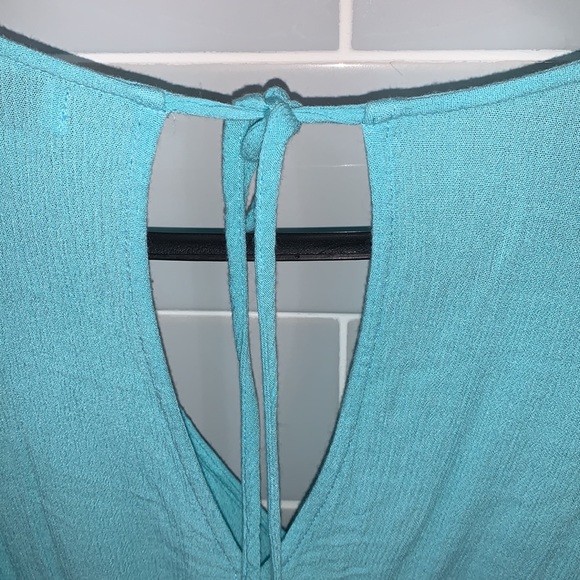 Aqua Bell Sleeve Crop Top - Picture 11 of 16